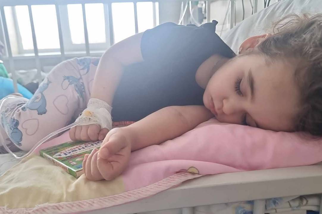 Дитинство без болю: трирічній вінничанці Ніколь потрібна допомога у зборі на інтелектуальну помпу