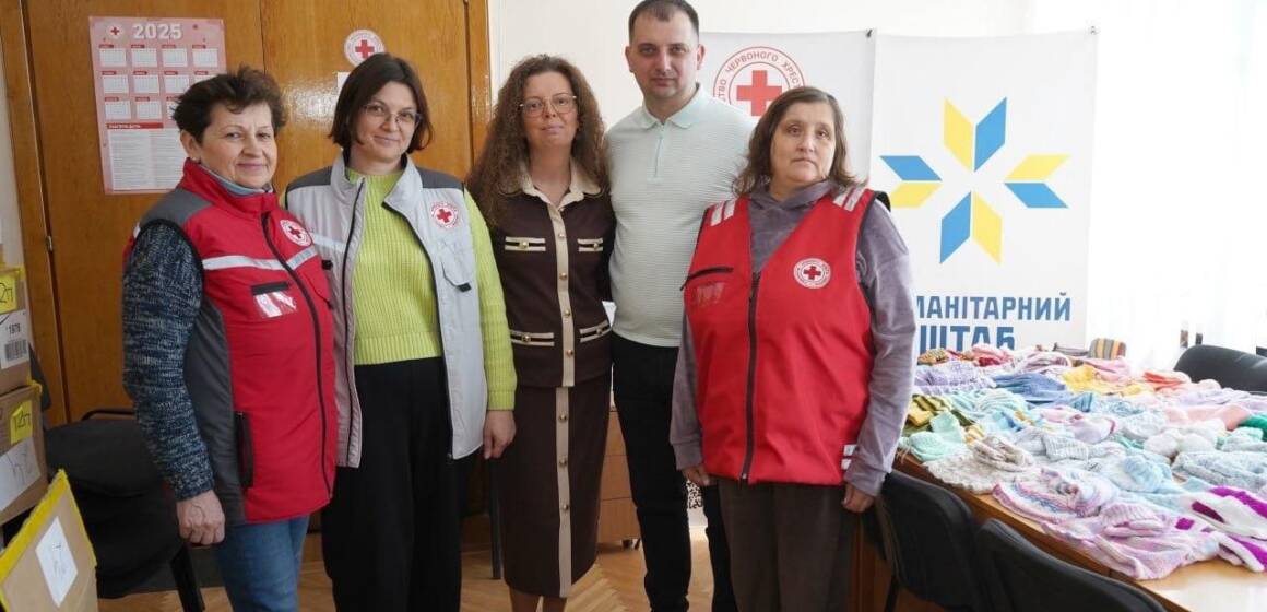 Міжрегіональний координаційний гуманітарний штаб спільно з Товариством Червоного Хреста у Вінницькому районі передали сотні пар взуття дітям вразливих категорій