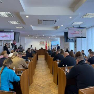 Мільйони на оборону і розвиток громади: ключові рішення сесії міськради у Вінниці