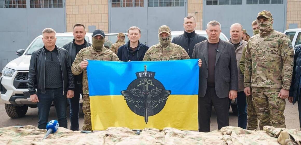 Нові позашляховики та спецкуртки: Міжрегіональний координаційний гуманітарний штаб продовжує підтримувати військових