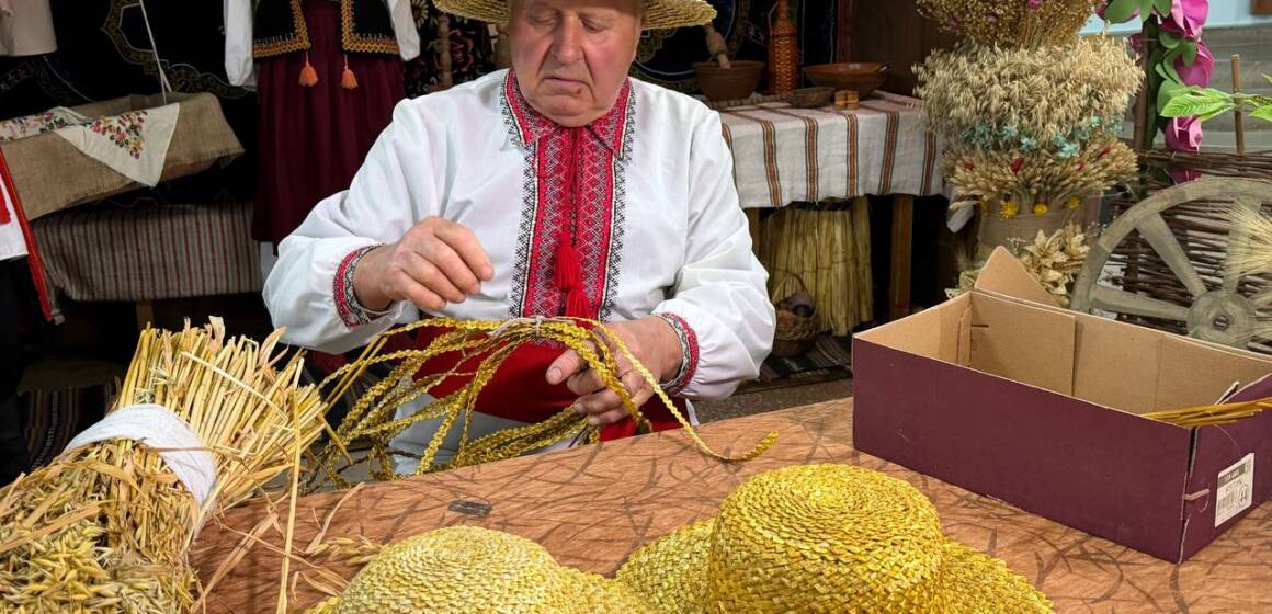 Капелюх за шість днів: майстер із Лукашівки ділиться секретами соломоплетіння