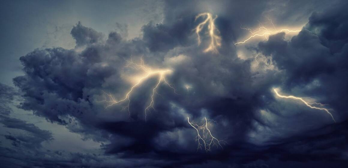 На Вінниччину насувається гроза: рятувальники закликають до обережності