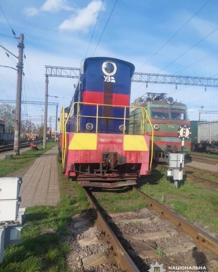 На Вінниччині локомотив збив літнього чоловіка: потерпілий у лікарні