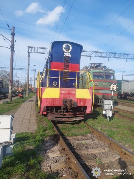 На Вінниччині локомотив збив літнього чоловіка: потерпілий у лікарні