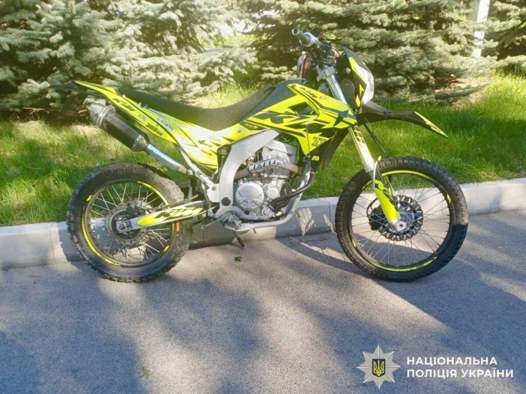У Ладижині 15-річний мотоцикліст збив двох сестер на пішохідному переході