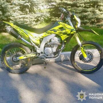 У Ладижині 15-річний мотоцикліст збив двох сестер на пішохідному переході