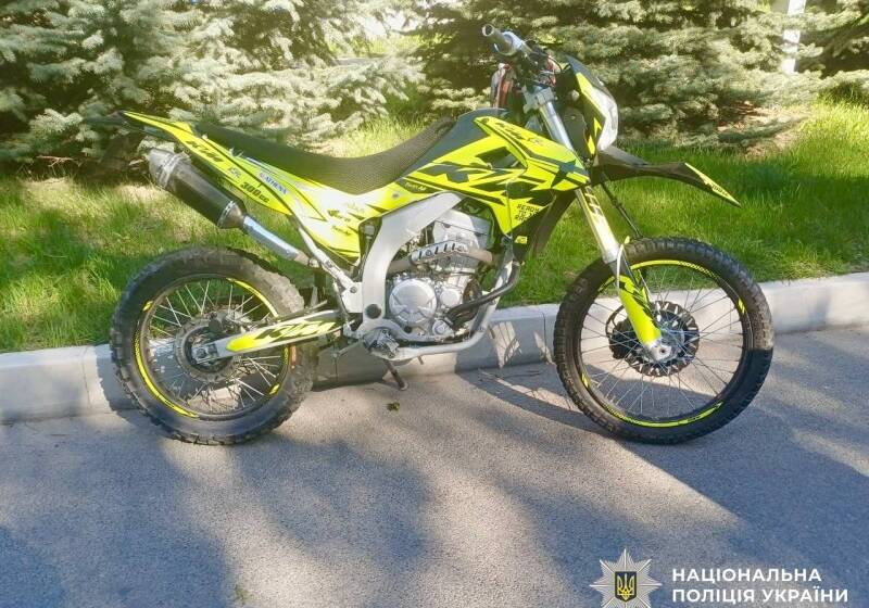 У Ладижині 15-річний мотоцикліст збив двох сестер на пішохідному переході