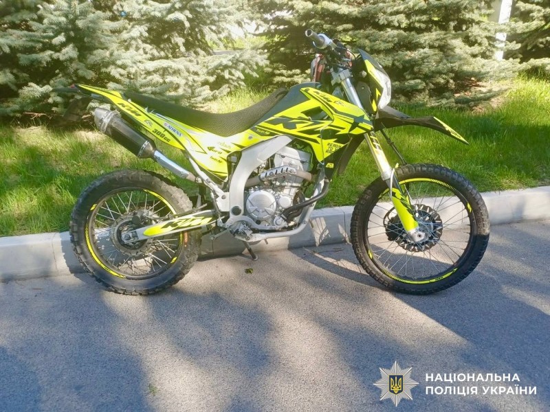 У Ладижині 15-річний мотоцикліст збив двох сестер на пішохідному переході