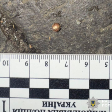 Нічна стрілянина у Вінниці: поліція розшукує зловмисника, який поранив 54-річного чоловіка