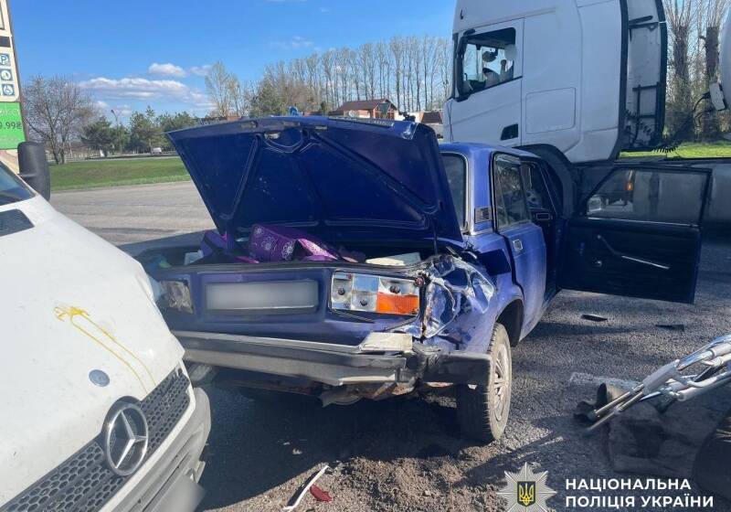 Втеча з місця ДТП, наїзд на пенсіонерку та травмовані діти: чотири аварії за два дні на Вінниччині