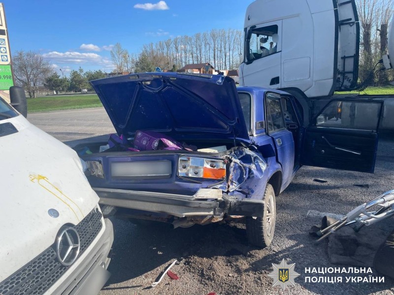 Втеча з місця ДТП, наїзд на пенсіонерку та травмовані діти: чотири аварії за два дні на Вінниччині