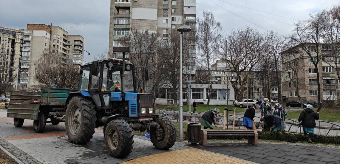 На проспекті Космонавтів у Вінниці висадили тюльпанові дерева та пекінський бузок