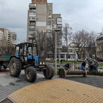 На проспекті Космонавтів у Вінниці висадили тюльпанові дерева та пекінський бузок