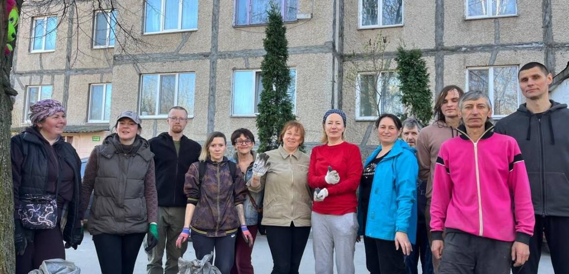 Вінничани витягли з річки Скельна понад 50 шин та 50 мішків сміття