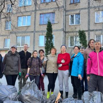 Вінничани витягли з річки Скельна понад 50 шин та 50 мішків сміття
