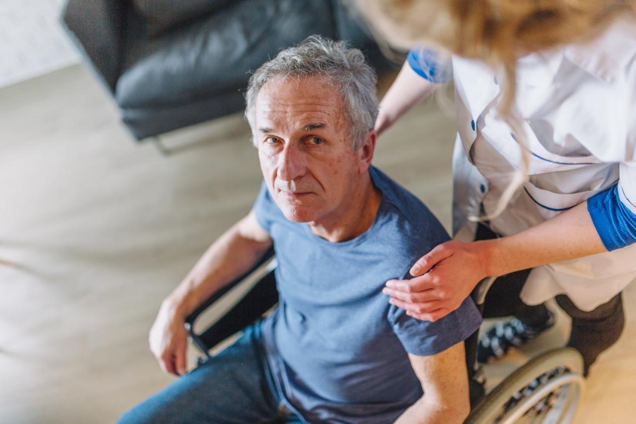 Догляд за літніми людьми у Вінниці: як обрати надійний пансіонат для рідних