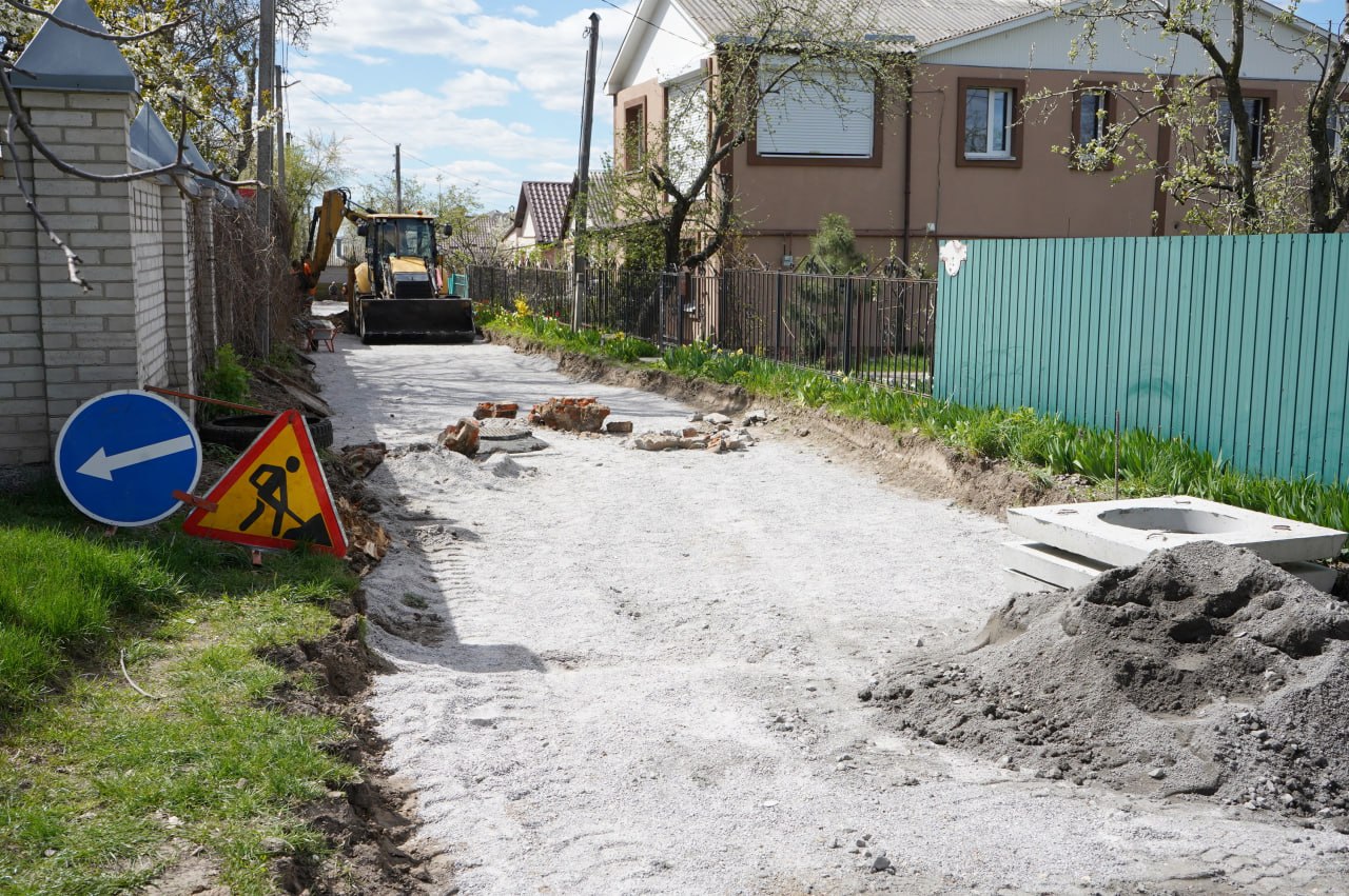 Замість ґрунтовок — асфальт: у Вінниці стартував ремонт вулиці Лугової та провулку Наливайка