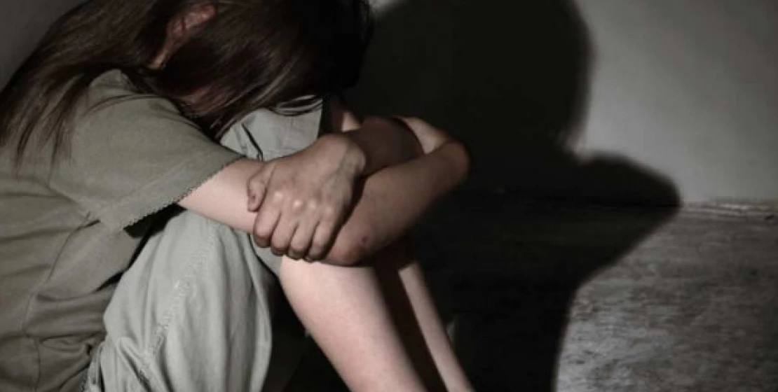 Справу про сексуальне насильство над падчеркою розслідують на Вінниччині: чоловіку загрожує довічне