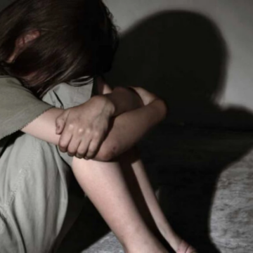 Справу про сексуальне насильство над падчеркою розслідують на Вінниччині: чоловіку загрожує довічне