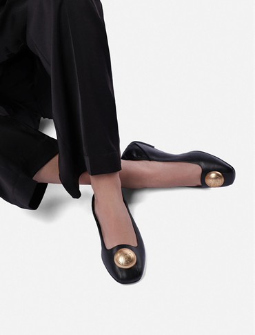 Чорні балетки: універсальне рішення для щоденного гардероба