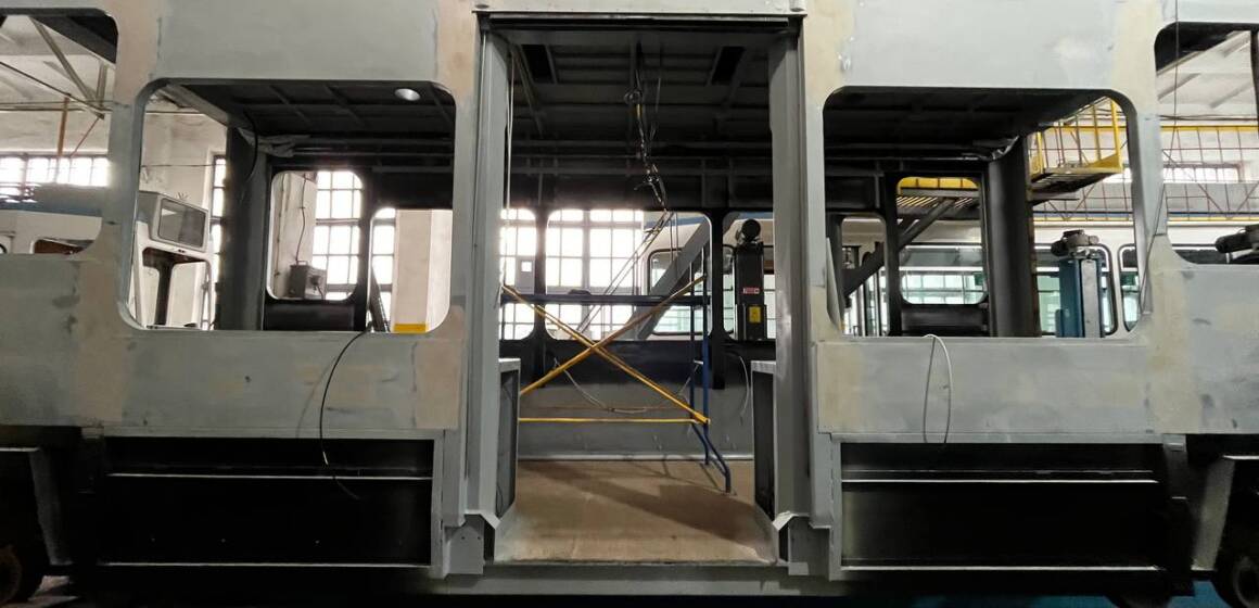 «Вінницький формат» низької підлоги: у депо збирають другий модернізований вагон Tram 2000