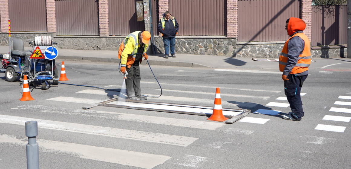 У Вінниці оновлюють «зебру» На вулицях Вінниці поновлюють дорожню розмітку