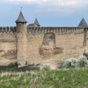 В Україні руйнується архітектурне диво: обвалилася частина стіни Хотинської фортеці
