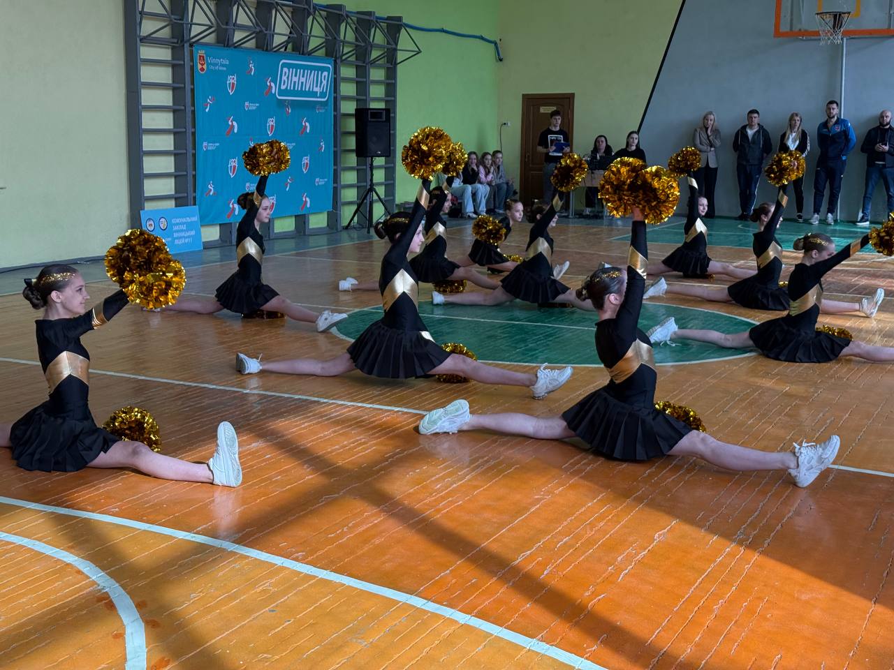 Драйв, акробатика та командний дух: у Вінниці обрали найкращих шкільних черлідерок