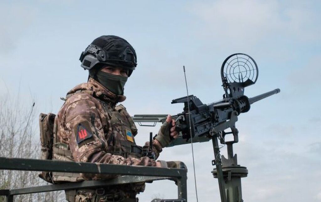 Ворог здійснив комбінований обстріл українських міст дронами та ракетами