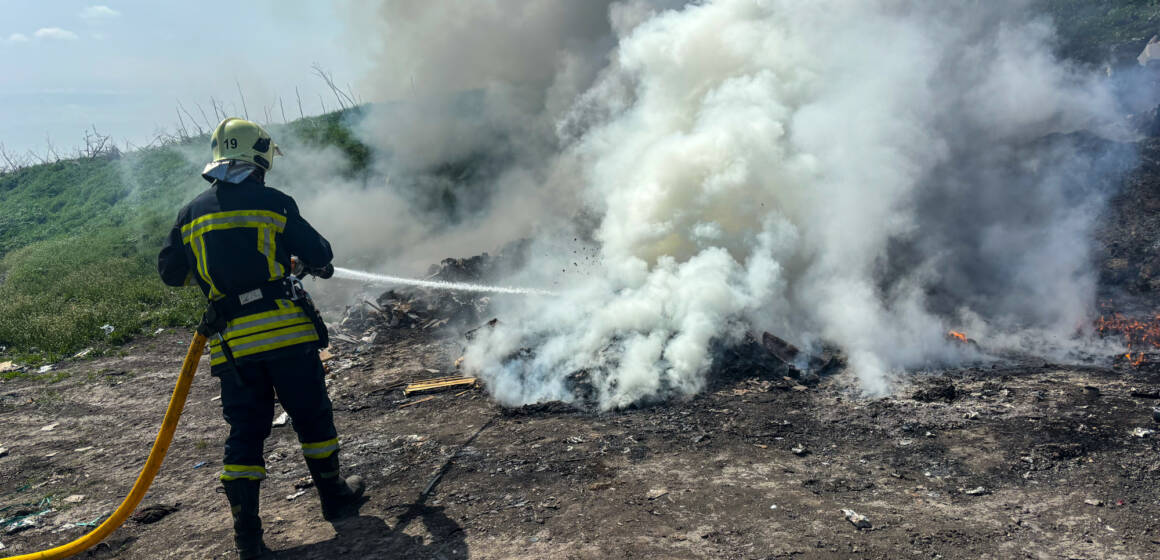 У Вендичанах два підрозділи ДСНС приборкували вогонь на місцевому підприємстві
