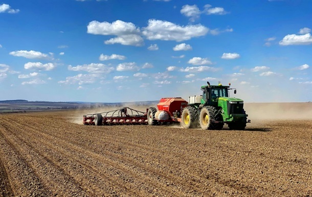 Сприятливий травень: на Вінниччині засіяли вже 70% площ ярих культур