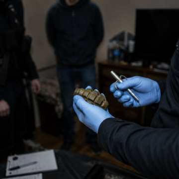 29eea4005ce0fd0c6c5793a5884c810c Погрожував дружині гранатою