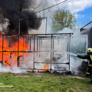 Бабуся з Калинівки налякала весь під’їзд спробою спалити непотрібні речі у ванній кімнаті