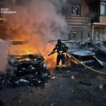 Масована атака на Україну: у Києві триває рятувальна операція на місці влучання у багатоповерхівку