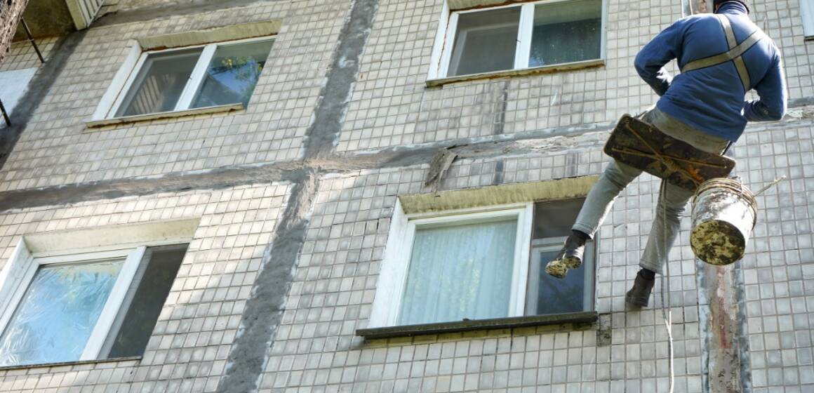 5210947468370058718 Тепло і сухо: у багатоповерхівці на Брацлавській капітально ремонтують міжпанельні шви