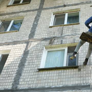 5210947468370058718 Тепло і сухо: у багатоповерхівці на Брацлавській капітально ремонтують міжпанельні шви