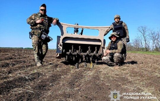 Вінницькі вибухотехніки допомагають розміновувати поля Херсонщини