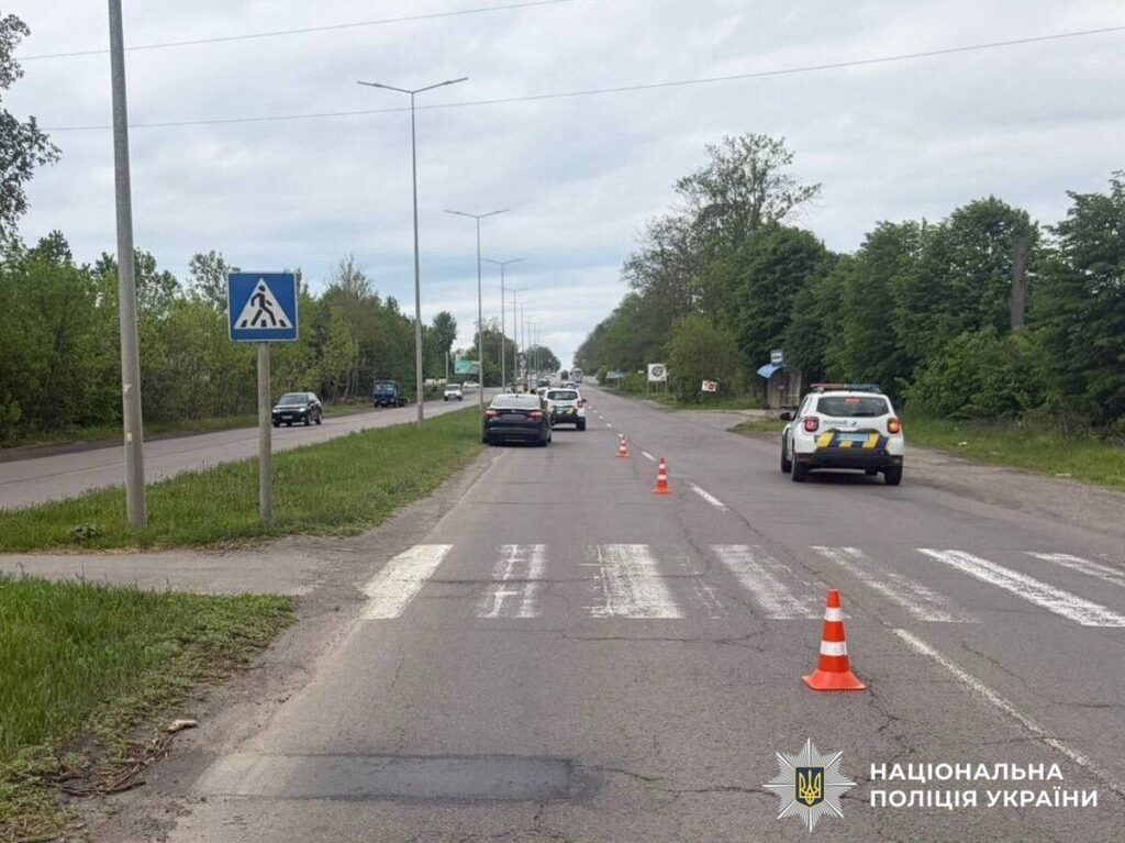 Аварії на Вінниччині: автівка збила 18-річного юнака, а підліток на мопеді травмував дівчинку