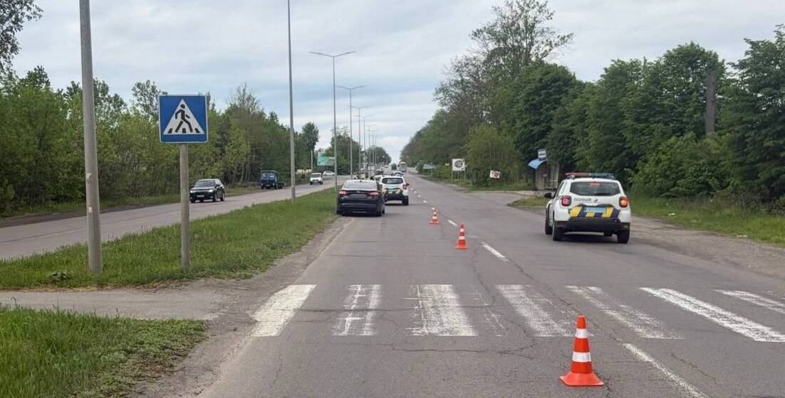Аварії на Вінниччині: автівка збила 18-річного юнака, а підліток на мопеді травмував дівчинку