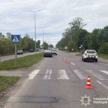 Аварії на Вінниччині: автівка збила 18-річного юнака, а підліток на мопеді травмував дівчинку