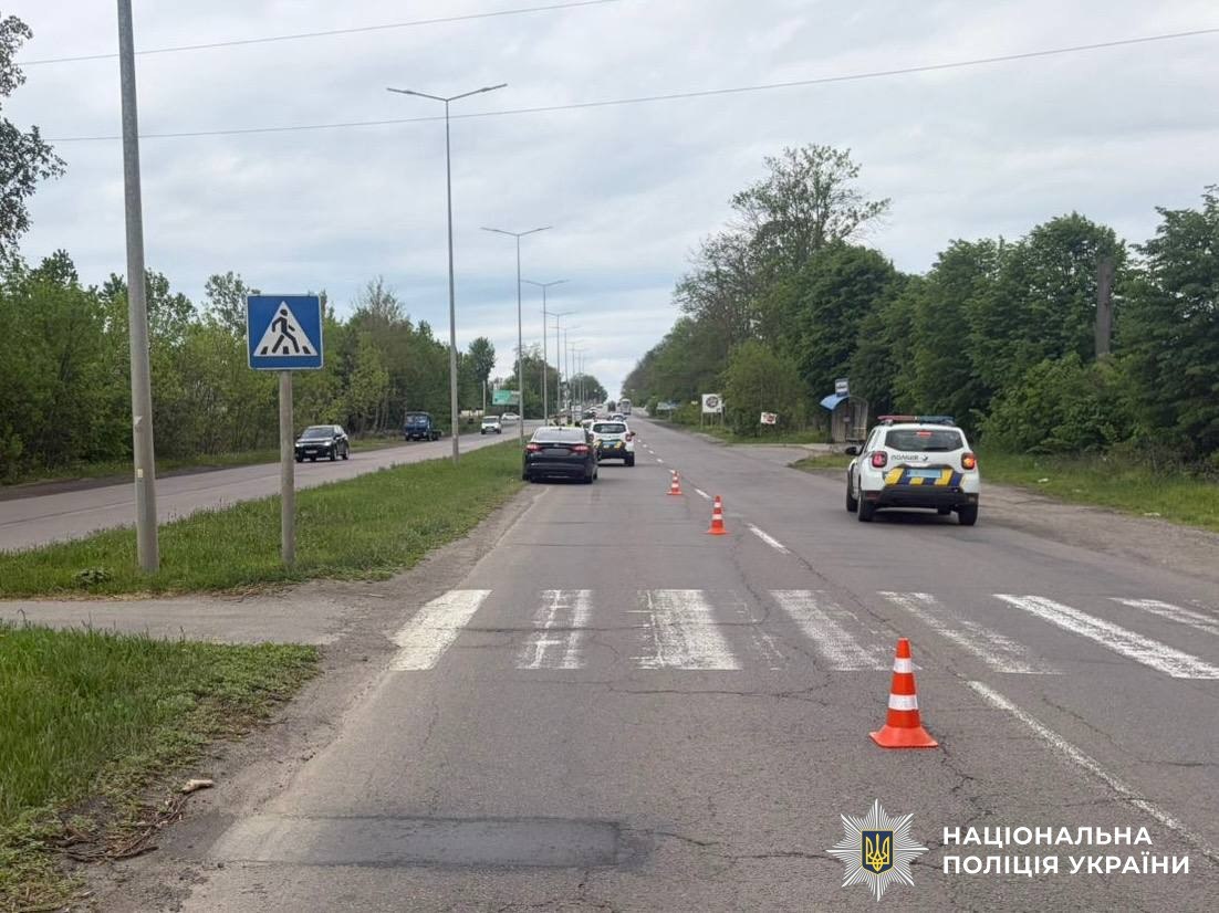 Аварії на Вінниччині: автівка збила 18-річного юнака, а підліток на мопеді травмував дівчинку