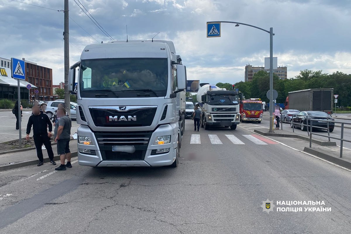 На Хмельницькому шосе у Вінниці вантажівка збила пенсіонерку на пішохідному переході