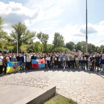 На Замковій горі у Вінниці випускникам курсу нацспротиву вручили сертифікати