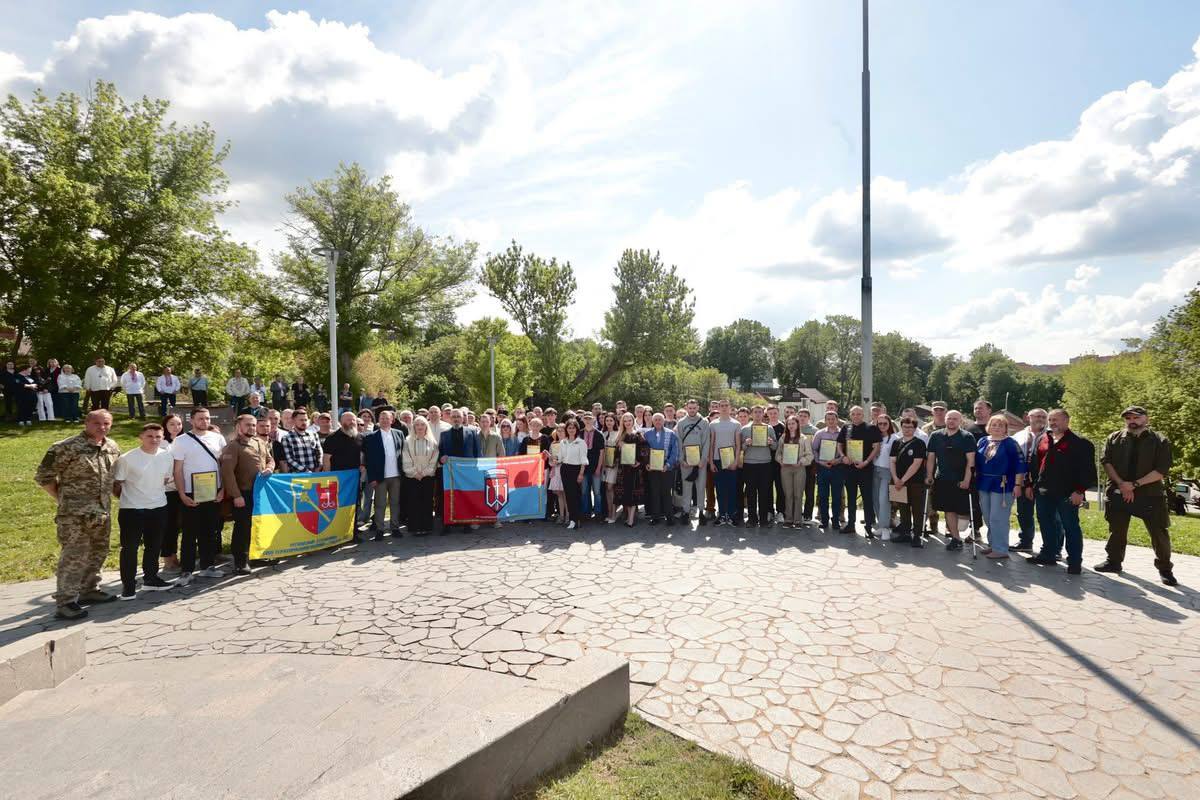 На Замковій горі у Вінниці випускникам курсу нацспротиву вручили сертифікати