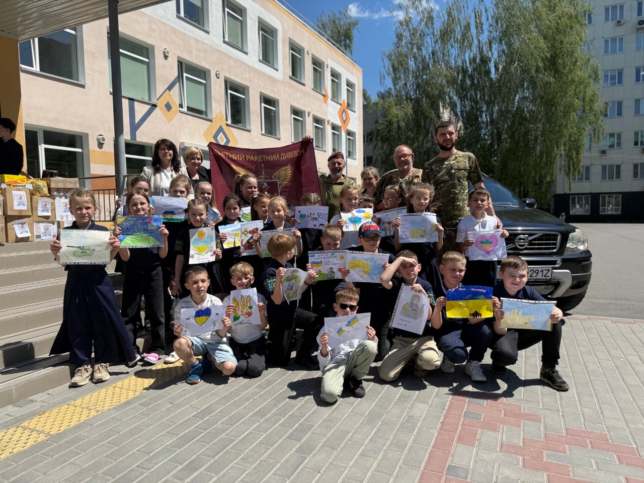 Від шкільного ярмарку до передової: як освітяни Вінниці зібрали для ЗСУ 44,5 мільйони гривень