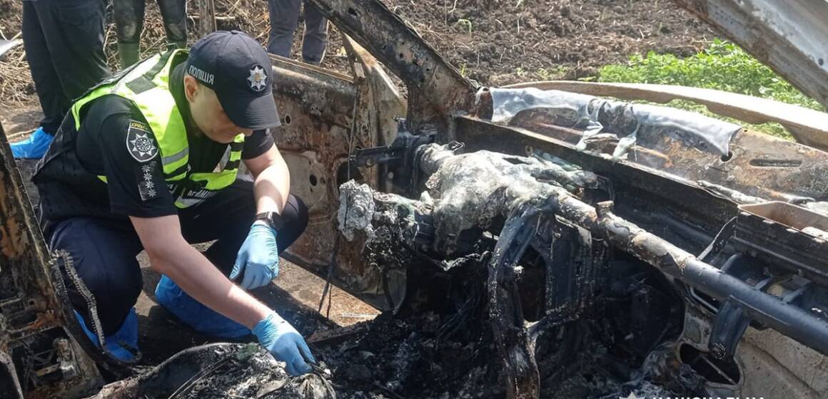 Поліція розслідує загибель 28-річного вінничанина у згорілому легковику