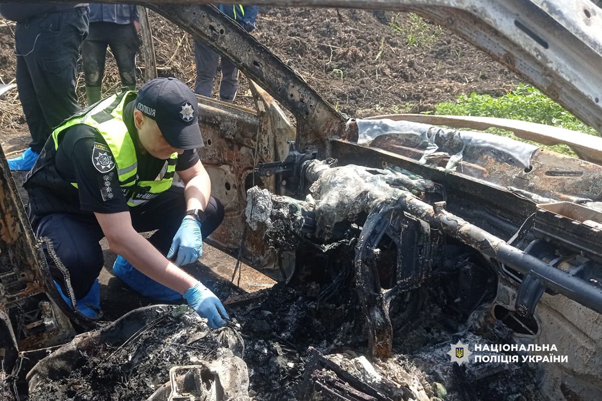 Поліція розслідує загибель 28-річного вінничанина у згорілому легковику