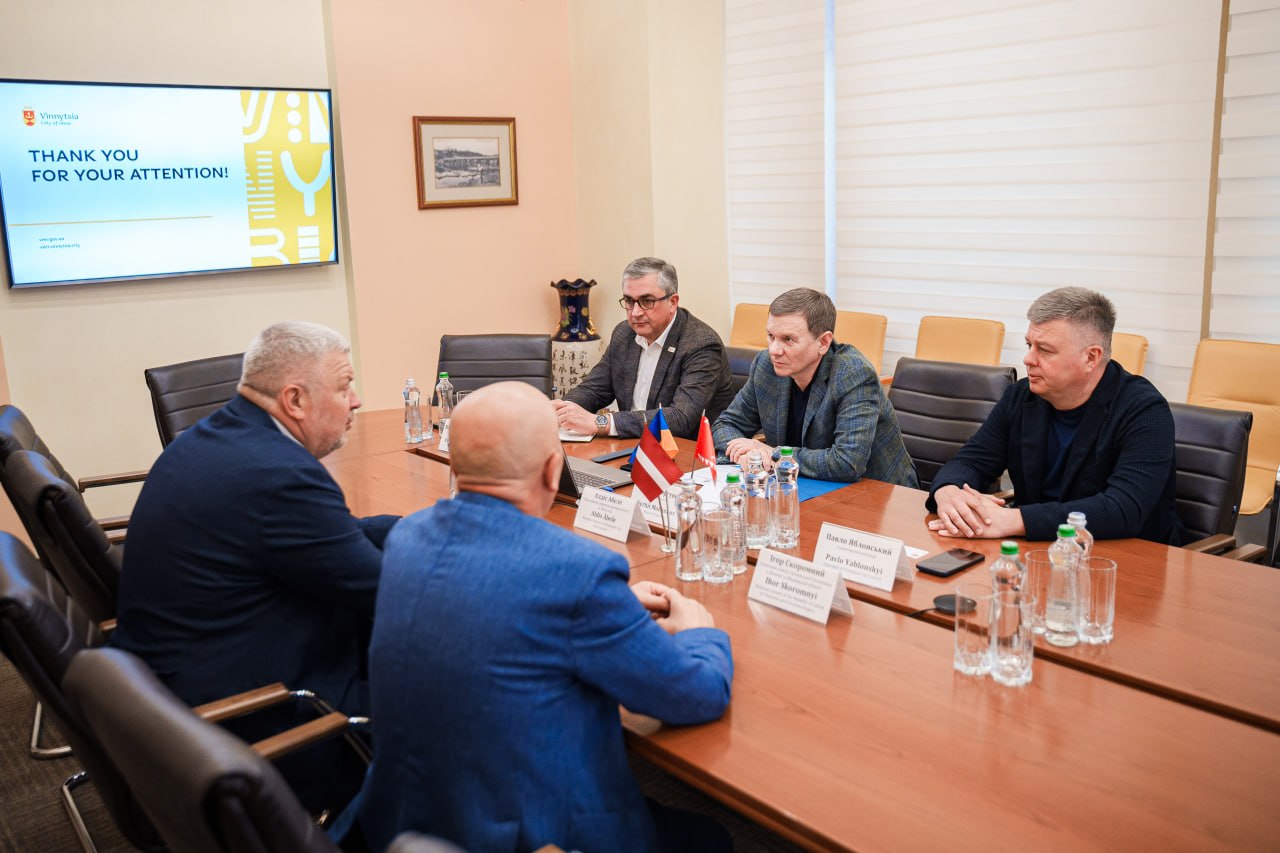 Вінниця отримала нові автобуси від латвійського Вентспілса