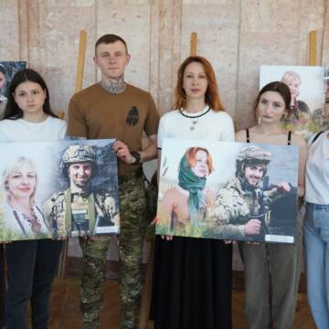 До Дня матері у Вінниці презентували мистецький проєкт на підтримку родин полеглих воїнів