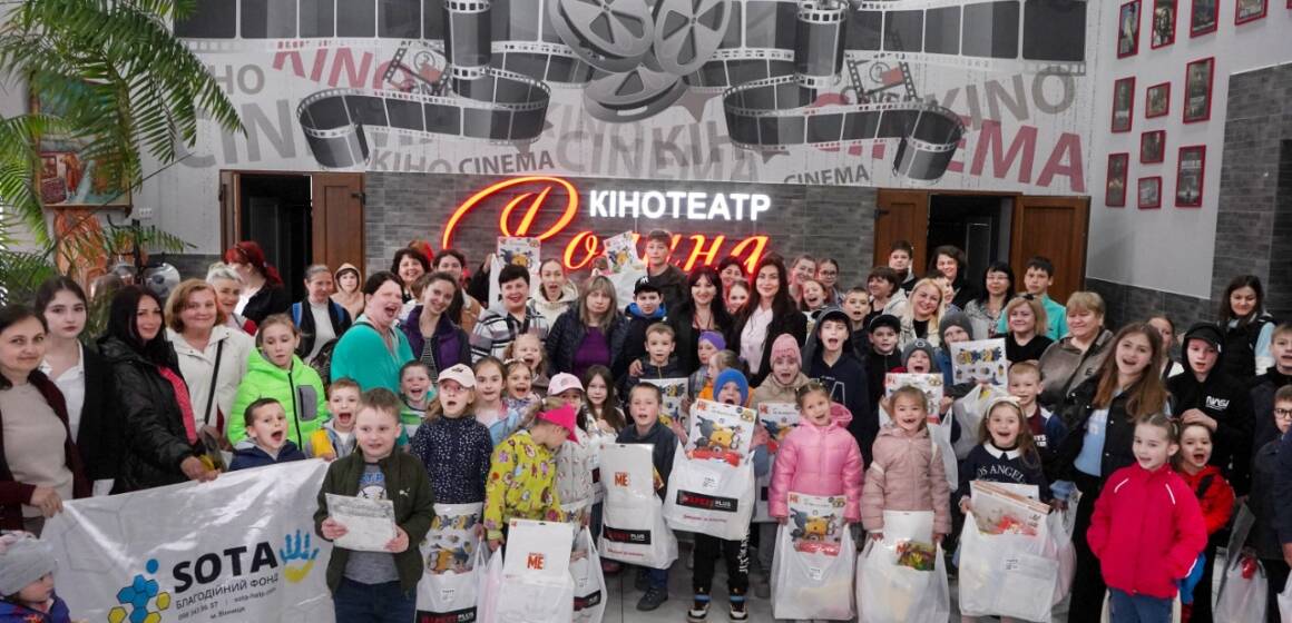 Кіно, обійми та дитячі усмішки: у Вінниці влаштували свято для матусь до Дня матер